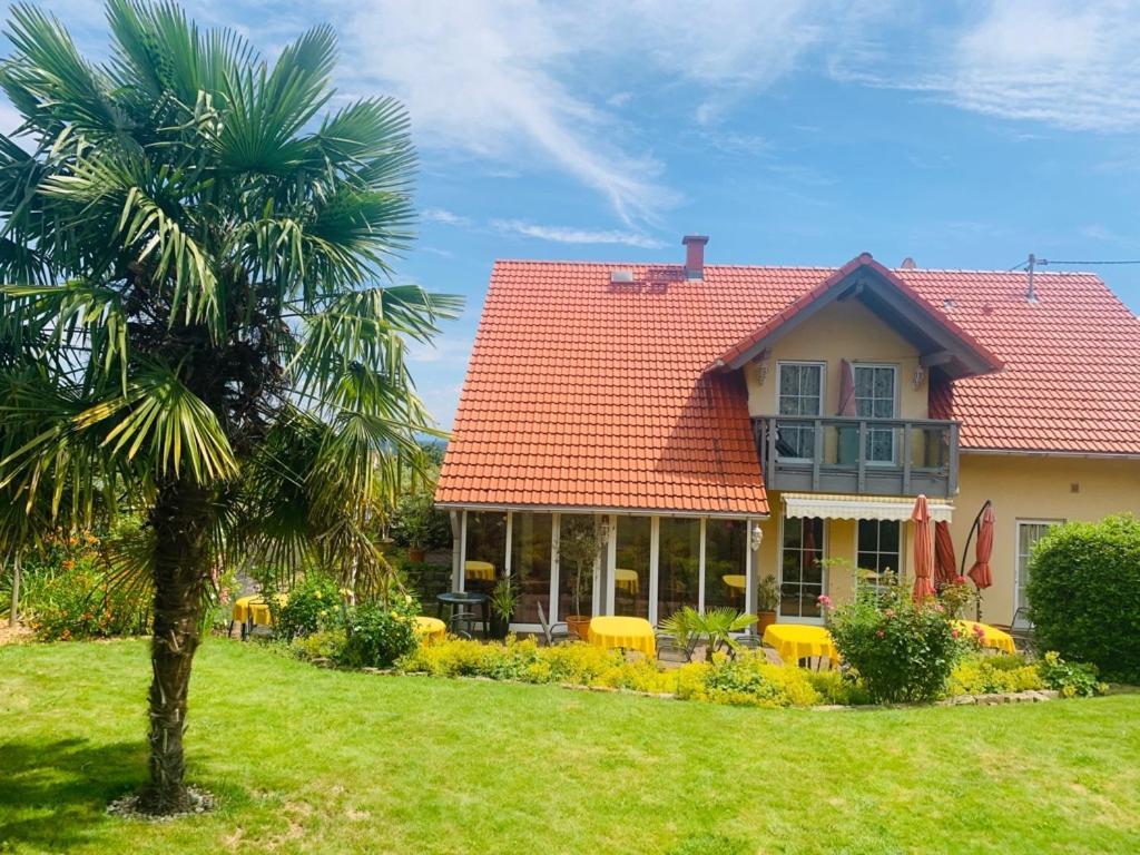 Gaestehaus Helbighof Нойштадт-ан-дер-Вайнштрасе Екстер'єр фото