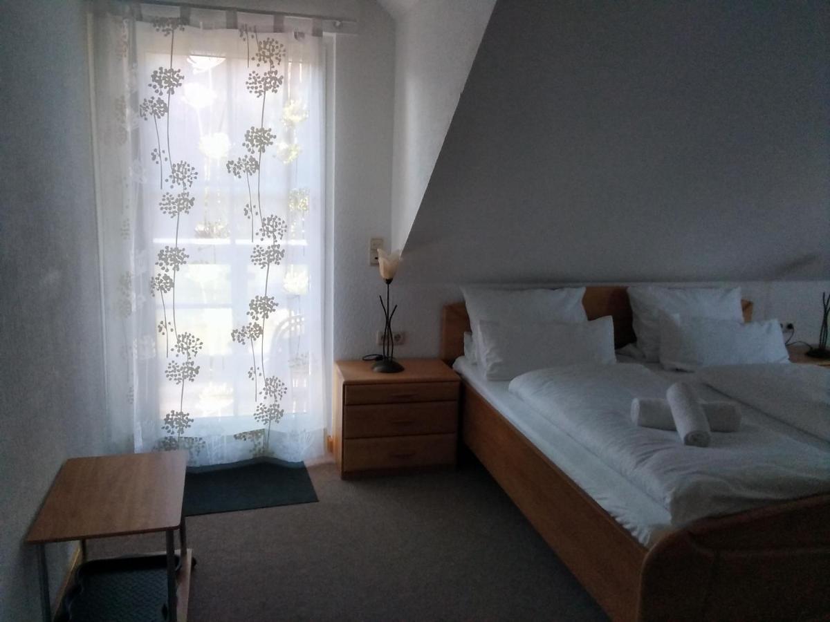 Gaestehaus Helbighof Нойштадт-ан-дер-Вайнштрасе Екстер'єр фото