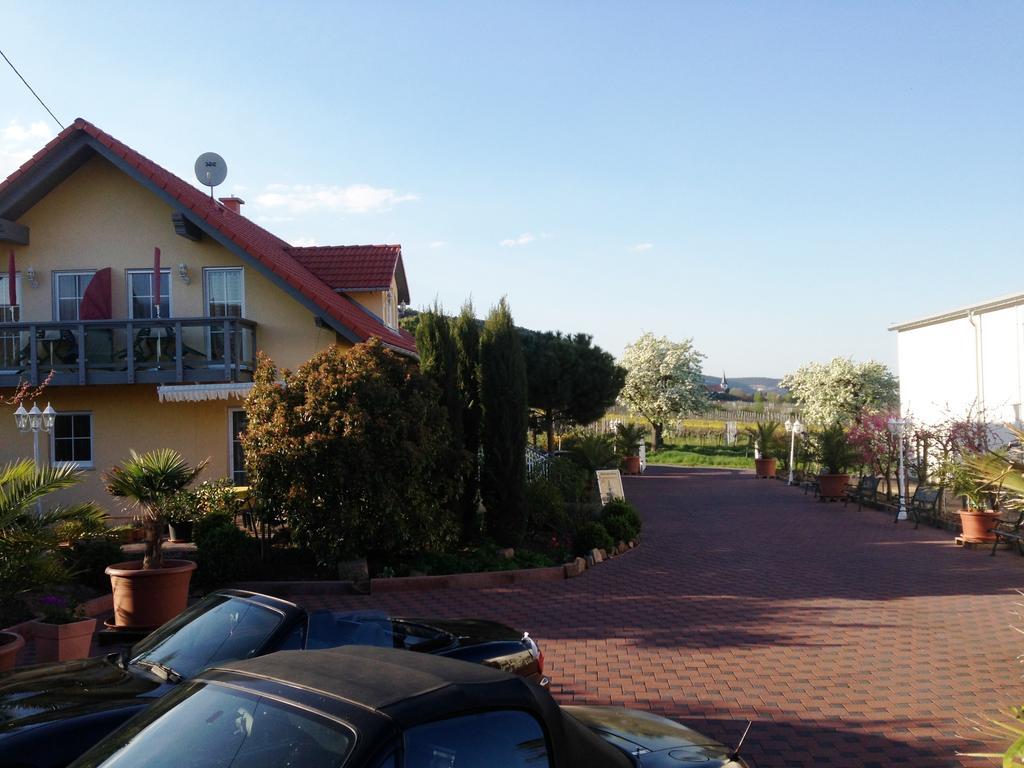 Gaestehaus Helbighof Нойштадт-ан-дер-Вайнштрасе Екстер'єр фото